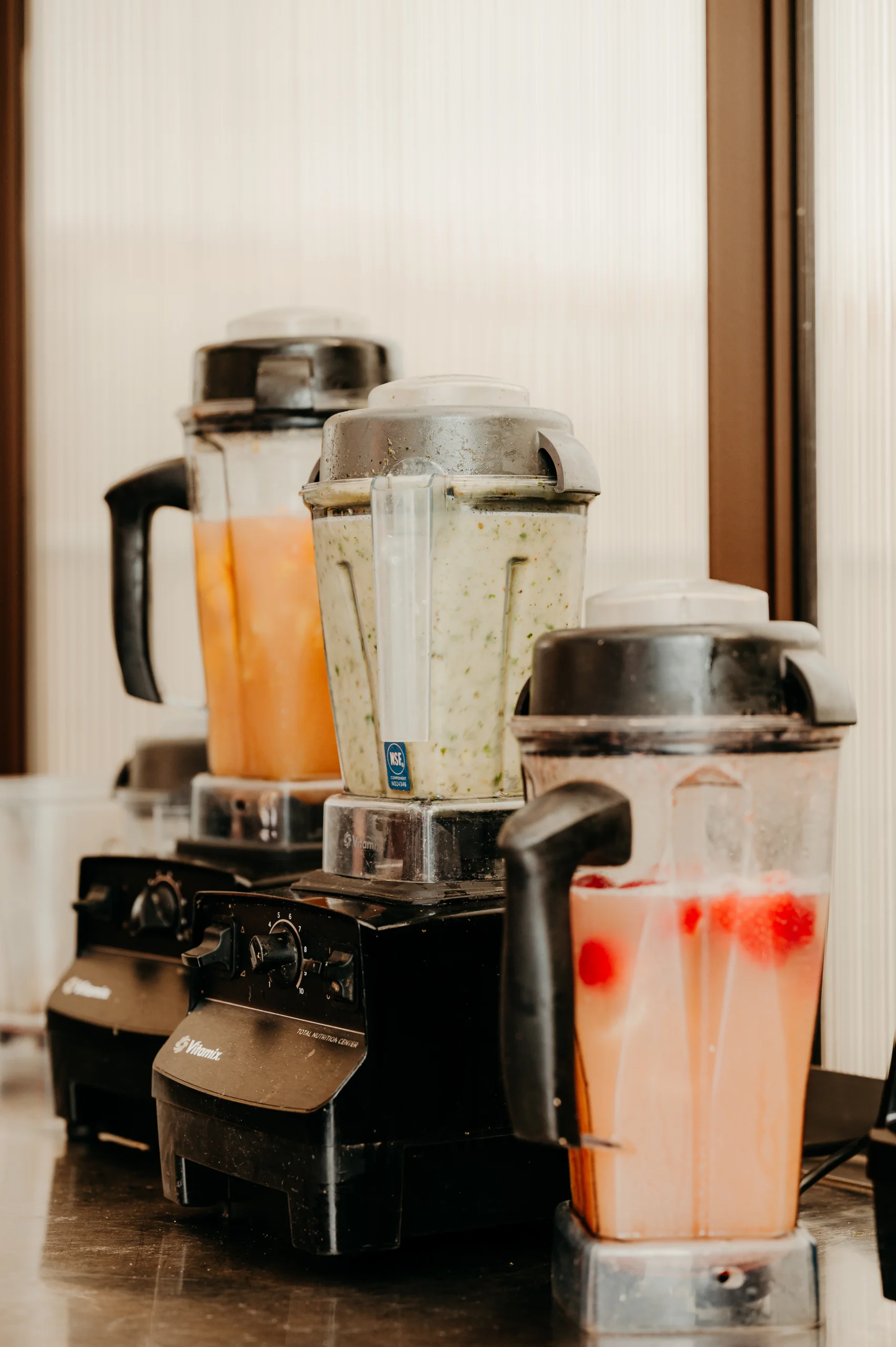 Verse smoothie wordt ter plekke gemixt in de blender